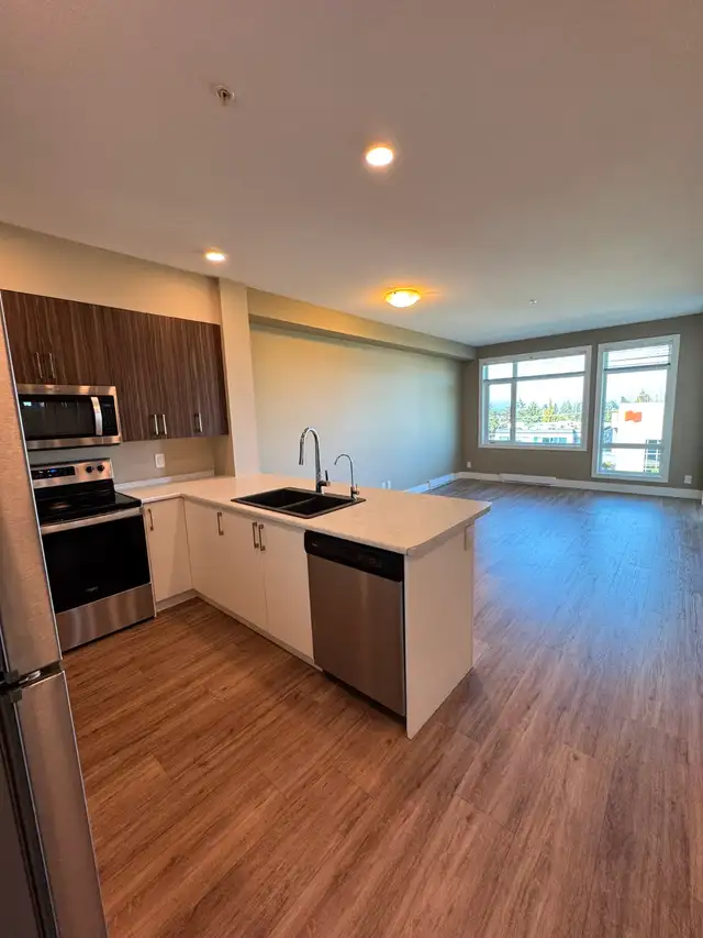 $2,000 / 2br - 883ft2 - North Nanaimo Condo - The Met #402