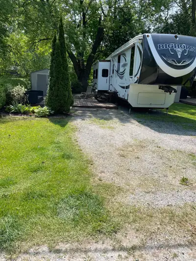 Heartland Bighorn RV Model 3610RE. 2014 Excellent condition on a beautiful seasonal lot along the 10...