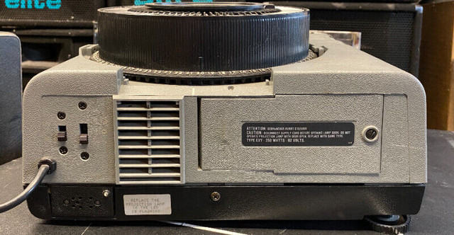 Slide Projector Telex Caramate 3182 -35mm with 80-Slide Carousel in General Electronics in Oshawa / Durham Region - Image 3