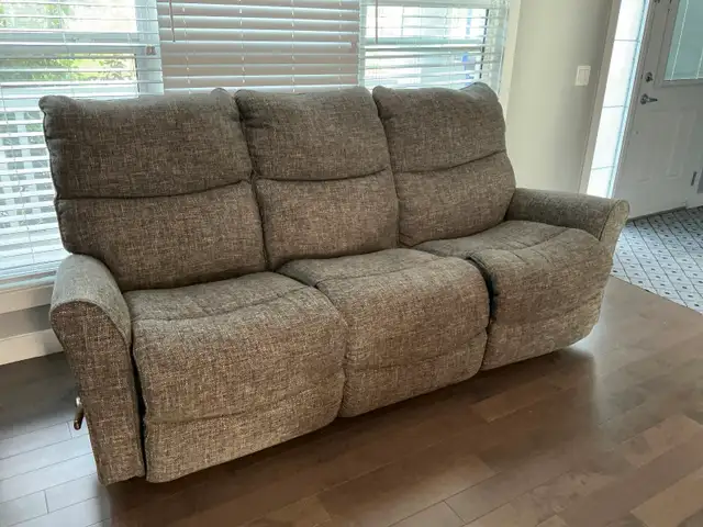 Lazy Boy reclining Sofa.562003045243299842