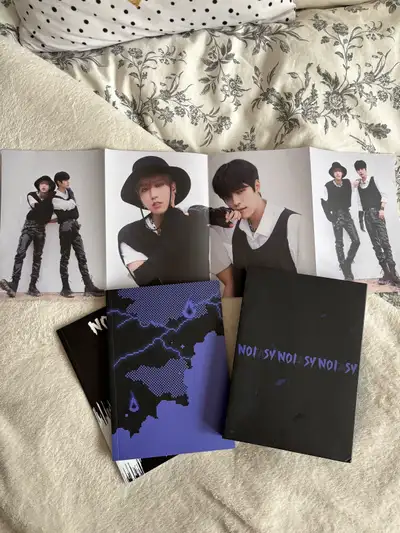 INCLUDED: 3 Photocards Mini folded poster Lyric Book Photobook