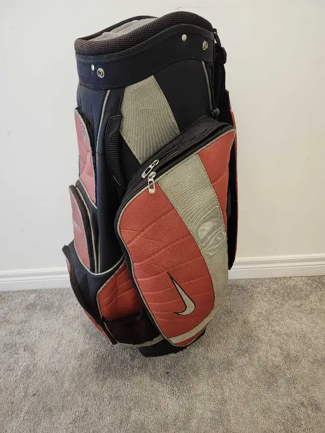 Nike 14 Way Single Strap Golf Cart Bag (READ) in Golf in Oshawa / Durham Region - Image 4