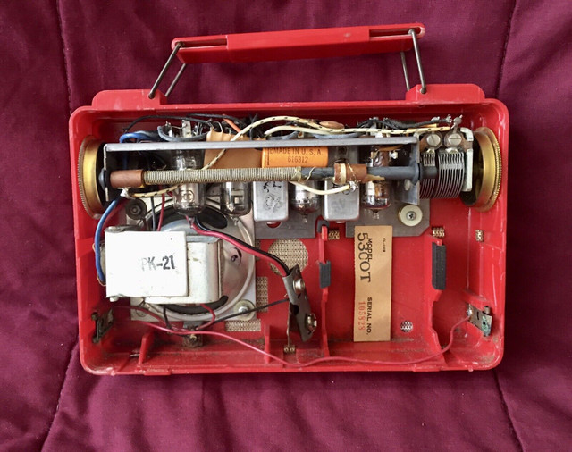 Travler Vacuum Tube Radio (Model 5300T) in General Electronics in Mississauga / Peel Region - Image 2