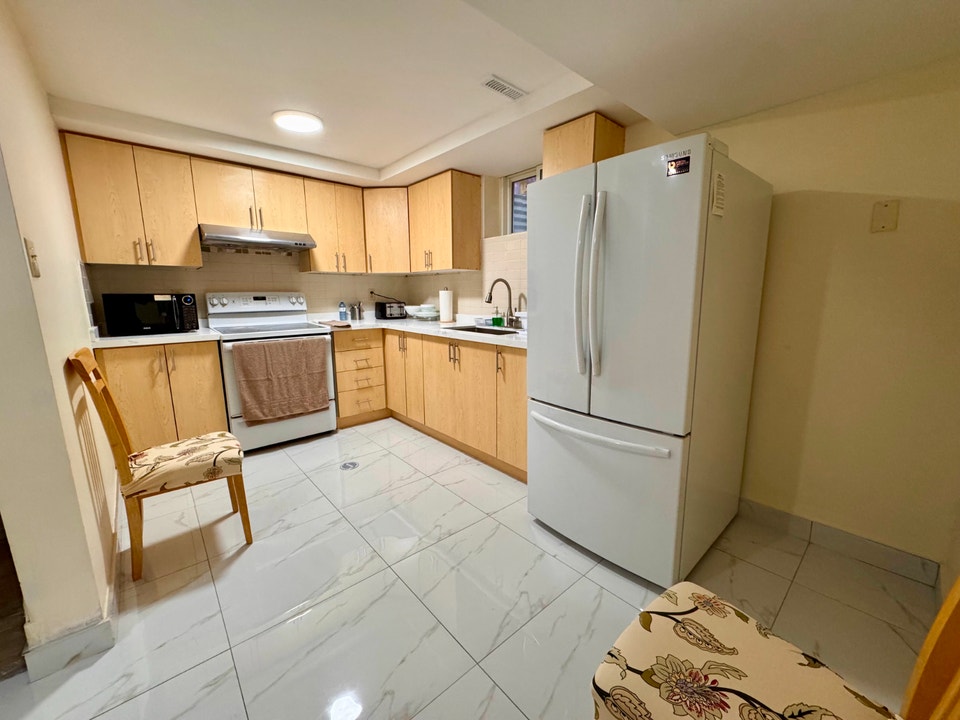newly renovated 2 bedroom walkout basement for rent 5