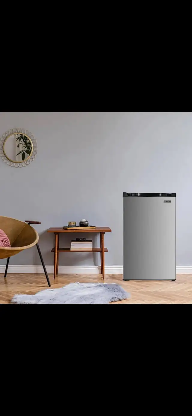 Frigidaire petit in Refrigerators in Laval / North Shore - Image 3