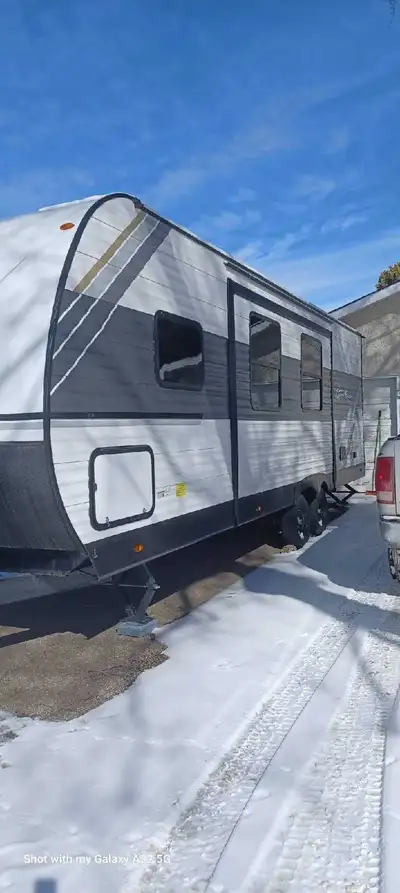 2025 Highland Ridge, Open Range Price is OBO. No low balls GVWR 7995 LBS Has power slide out 2 overs...