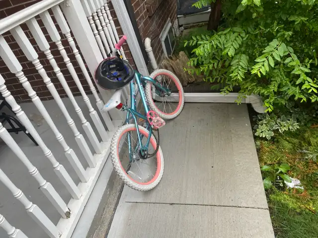 Movelo Razzle Bike in Kids in City of Toronto - Image 3
