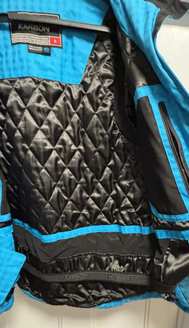 Winter ski jackets women’s Spyder Karbon in Women's - Tops & Outerwear in Edmonton - Image 6