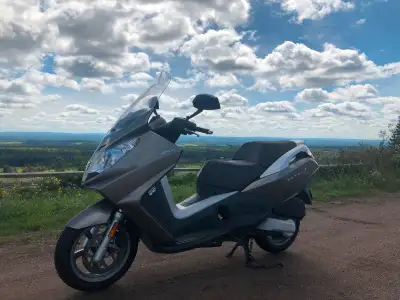 This 125cc scooter can do 110 kph. Most 250cc scooters can't do that! Perfect for PEI’s 90kph max ro...