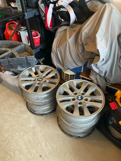 4 BMW rims. Fits e90 model 16 inch rim. Standard bmw bolt pattern & fit Originally used for winter s...