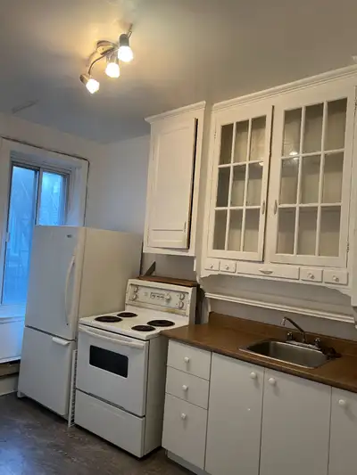 Very nice , bright clean quiet apartment for rent, - 2Bedroom + living Room - 1 Bathroom - 2 minute...