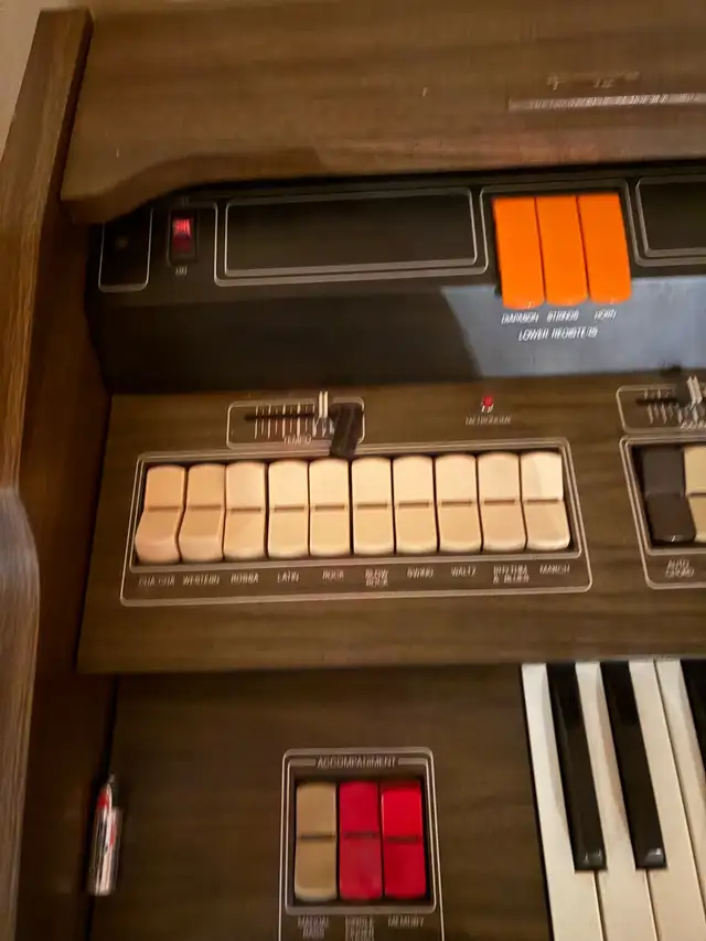 Bontempi Organ in Pianos & Keyboards in Calgary - Image 2