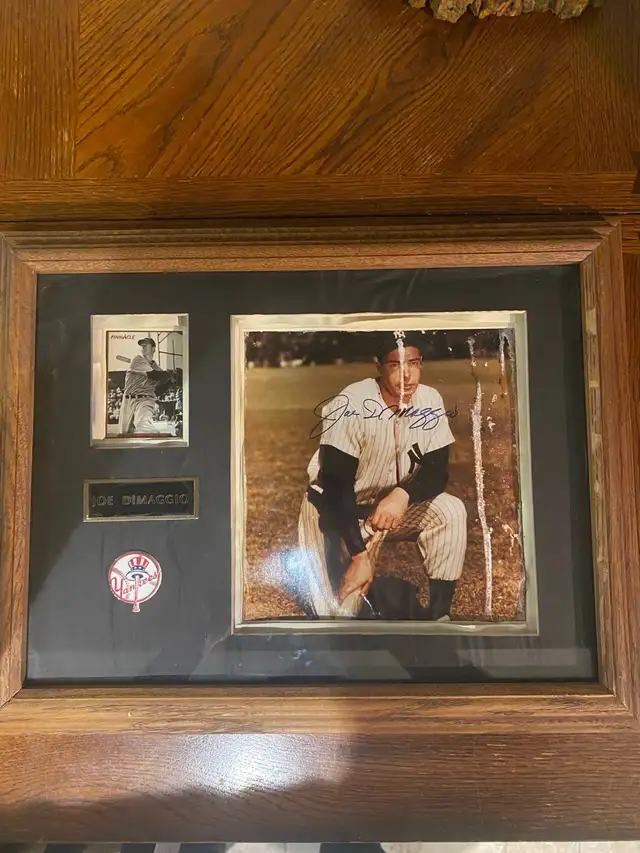 Vintage Joe DiMaggio Autographed Photo Display63347539975043128