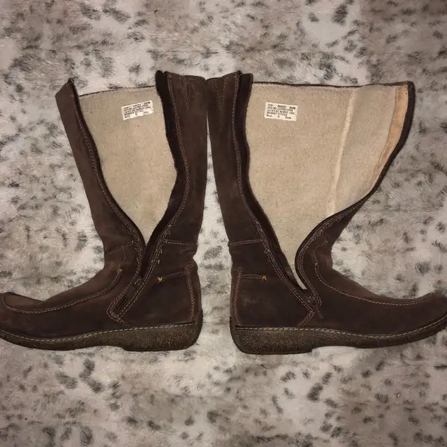 Timberland Leather Winter Boots Womens Size 7.5M  in Women's - Shoes in Calgary - Image 5