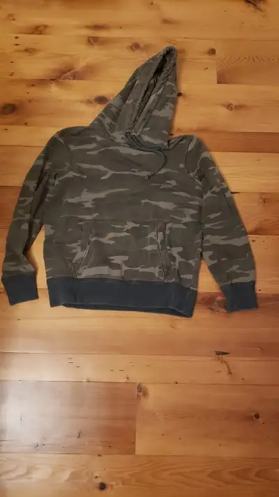AEO Hoodie in good condition. Adult Medium