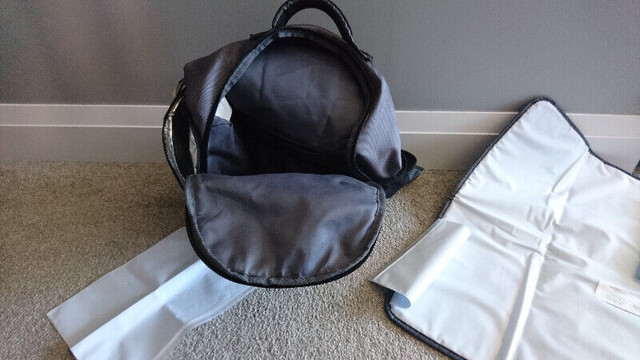 Columbia Diaper Backpack - like new in Bathing & Changing in Kitchener / Waterloo - Image 2