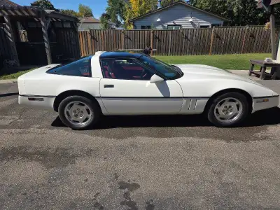 1988 corvette for sale. 256000 kms. Mechanical engine and transmission is strong and runs great. Sta...