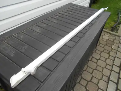 1-RAMPE D ESCALIER EN BOIS SOLIDE BLANCHE,AVEC CROCHETS., View more