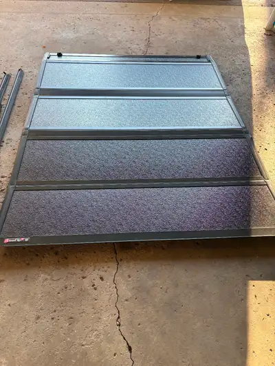 Tonneau hard cover/F150 Used/like new /1 year old 4 fold Bakflip 6 1/2 foot box