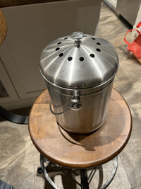 METAL GARBAGE/COMPOST CONTAINER
