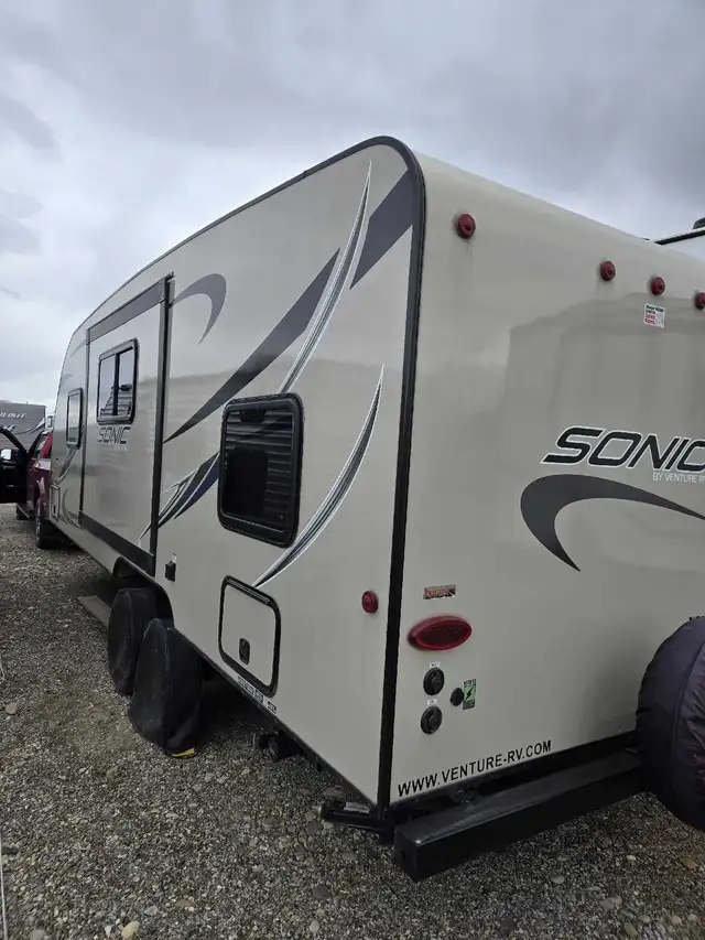 2016 Venture RV  Sonic 22BH. SOLD PENDING in Travel Trailers & Campers in Calgary - Image 4
