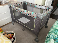 Pack and play bassinet - Cosco