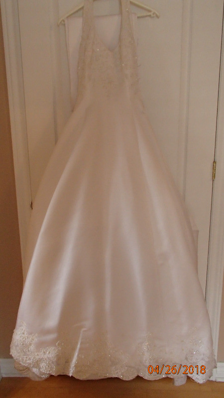Magnifique Robe de mariée/Magnificent Wedding dress dans Mariage  à Ville de Montréal
