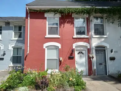 Furnished bedroom would suit a Queen's Graduate student. Includes heat, AC, high speed internet, lau...