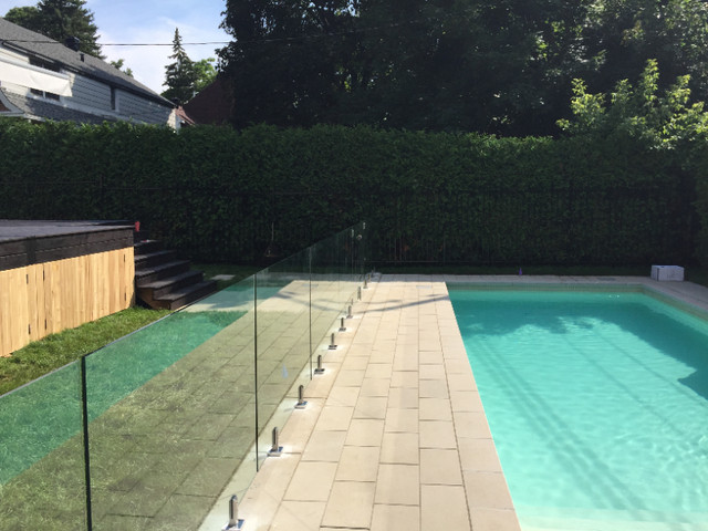 Expertly Crafted Glass Railings - Add a Touch of Elegance in Decks & Fences in Barrie - Image 2