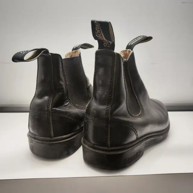 Blundstone Boots Black Classic - Womens 7.5 US in Women's - Shoes in City of Toronto - Image 4