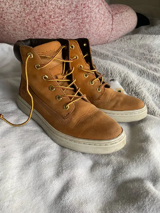 Timberlands  in Men's Shoes in City of Toronto - Image 2