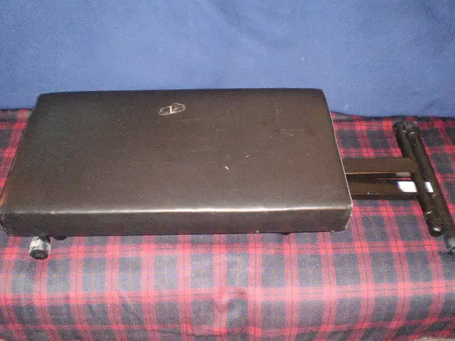 Yamaha Keyboard, Sustain Foot Pedal, Bench in Pianos & Keyboards in City of Toronto - Image 6