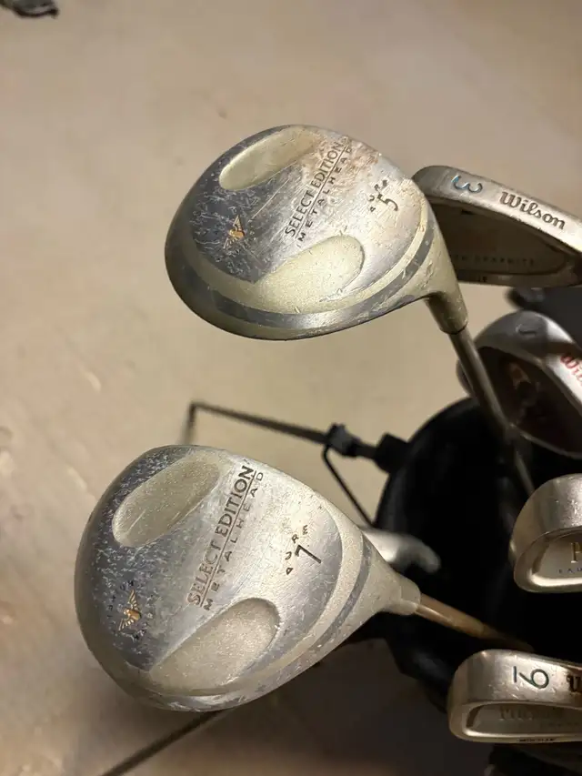 women’s right handed Wilson golf set and bag  in Golf in Guelph - Image 3