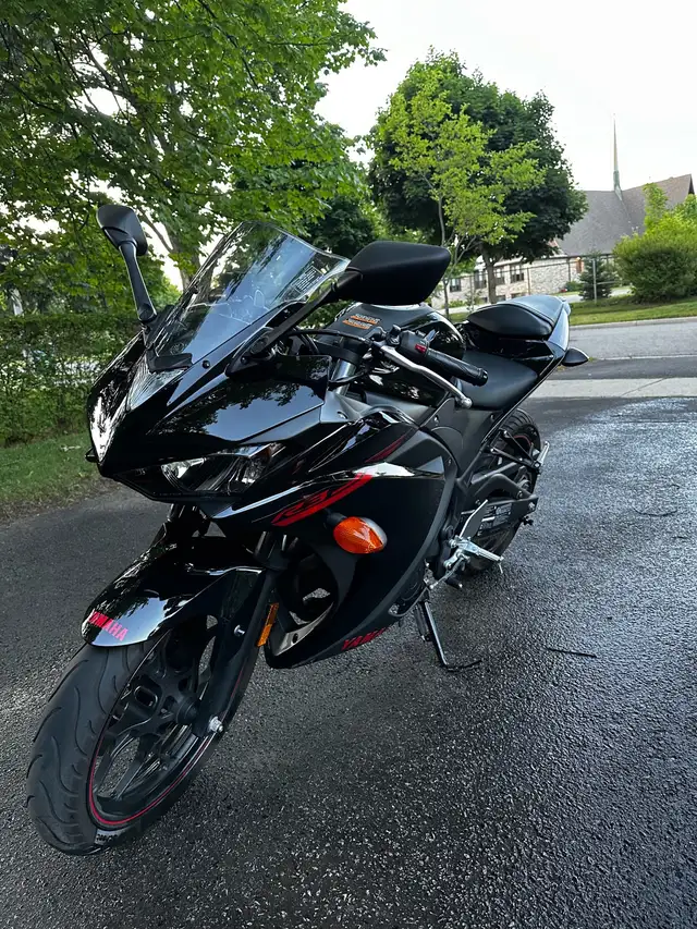 2015 Yamaha YZF-R3 non ABS in Sport Bikes in Oakville / Halton Region - Image 3