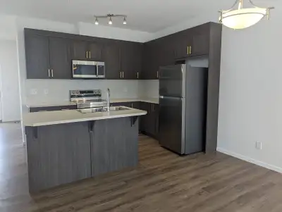 4 Bed | 2.5 Bath Upper Unit – $2,300/month + 60% Utilities