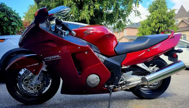 1999 Honda CBR1100XX Super Blackbird  in Sport Touring in Mississauga / Peel Region - Image 3
