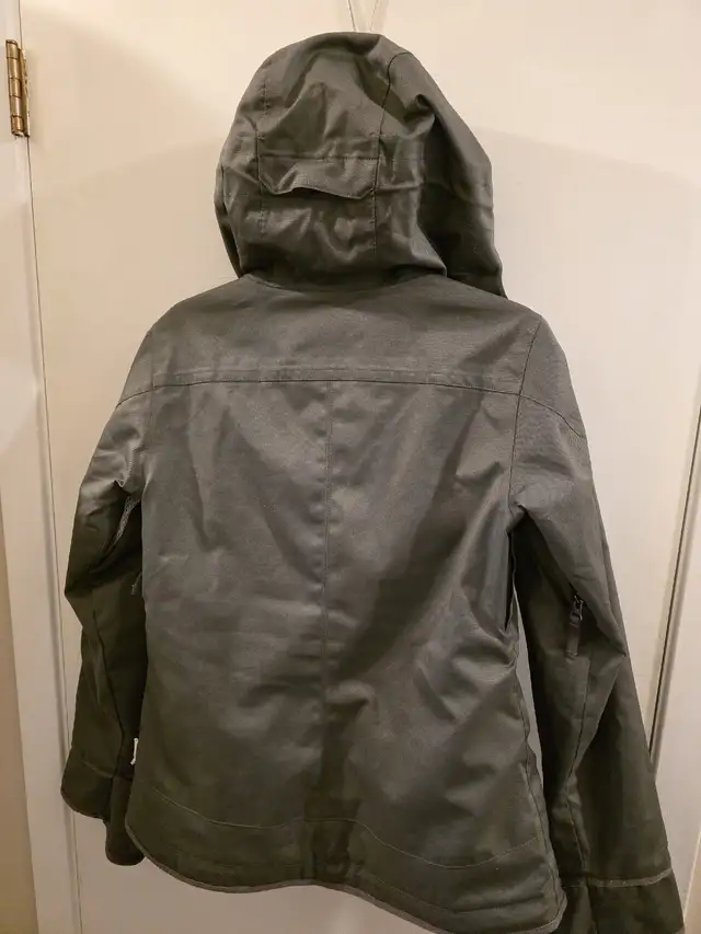 Burton Snowboard/ Ski  jacket  womans small in Women's - Tops & Outerwear in Edmonton - Image 8