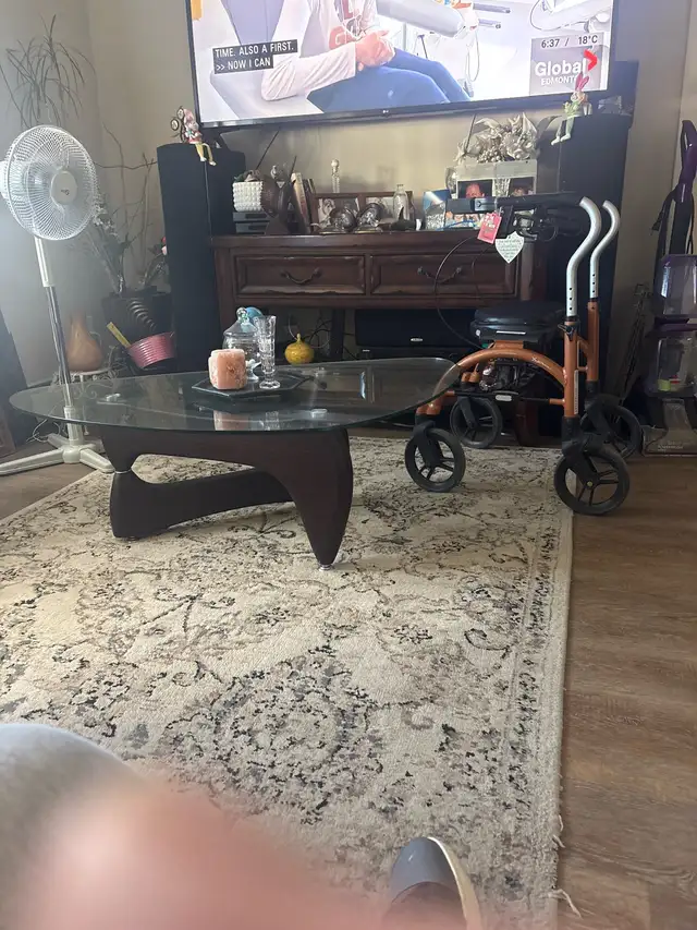 glass coffee table in Coffee Tables in Strathcona County - Image 2