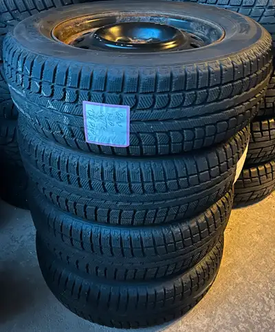 Off a Kia Sorento Size: 235/65R17 Center Bore: 67.1 mm Bolt Pattern: 5x114.3 Tire Depth: 10/32nds $6...