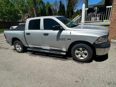 1 owner No accidents Bought from dealership By gold tunnel cover Sidesteps Bed is sprain No issues r...