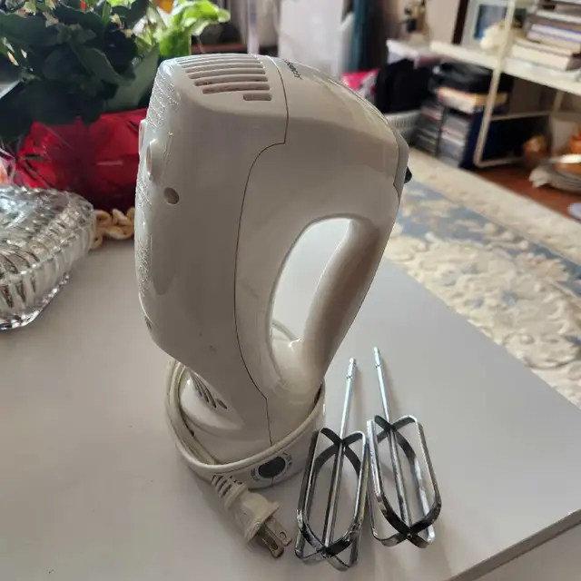 Electric Mixer in Other in Kingston - Image 3
