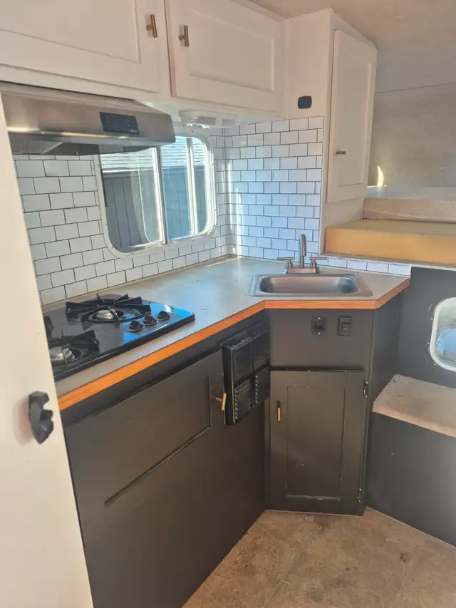 Westland 7.6 Truck Camper in Travel Trailers & Campers in Victoria - Image 7