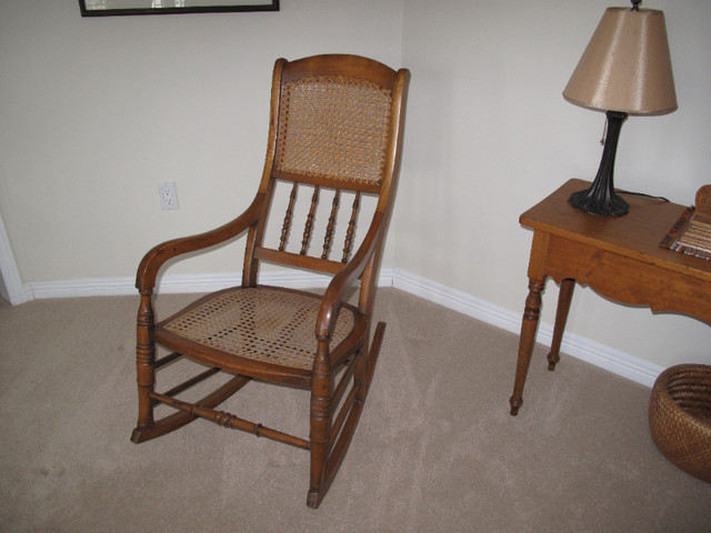 ANTIQUE BOWMANVILLE ROCKING CHAIR in Arts & Collectibles in Guelph