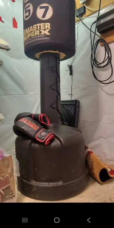 Freestanding century wavemaster super x kick boxing bag reason for selling not enough space for prop...