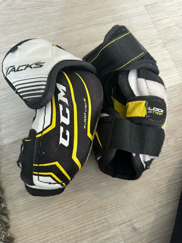 CCM Tacks Elbow Pads in Hockey in Calgary - Image 2