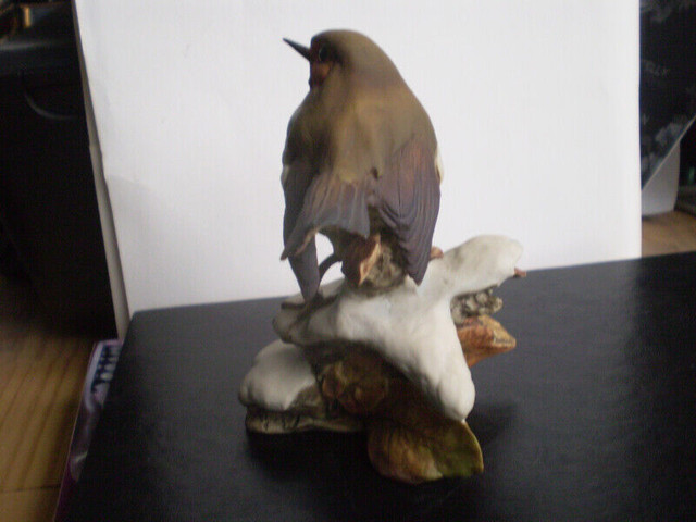 Tay Italy Bird Figurine -" House Finch on Snow " - in Arts & Collectibles in Kitchener / Waterloo - Image 3