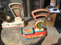 2 VINTAGE TIN TOY SCALES - PARKER PICKERS -