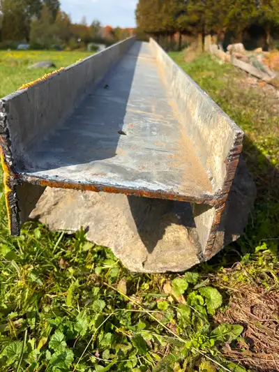 Une poutre « beam » de 159 pouces de long Avec les deux poteaux pour soulevé et soutenir. La poutre...