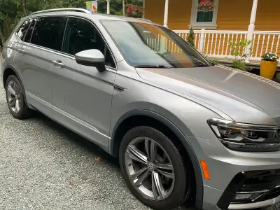 Volkswagen Tiguan Rline comme neuf Pneus d’hiver Nokian avec jantes en aluminium Pellicule de protec...