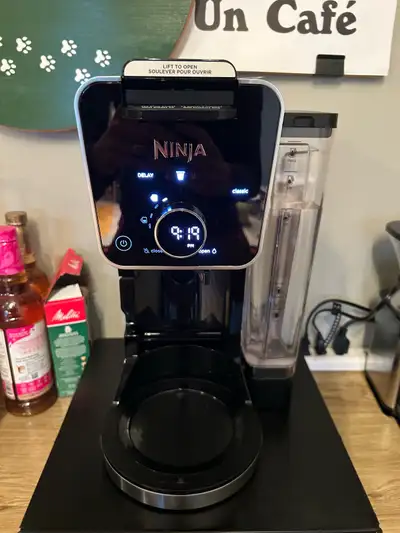 Ninja Dual Brew coffee maker. Hot, iced, or specialty coffee, plus hot water dispenser. Built in fro...